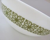 Vintage Pyrex Bowl Square Flowers 444 Cinderella Bowl Verde Clover Green Flower 1960s