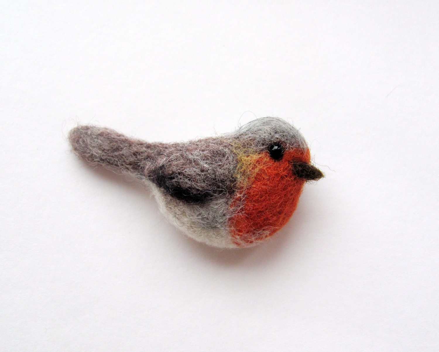 Robin brooch