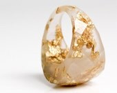 size 8 dusty rose round faceted eco resin ring featuring gold leaf flakes