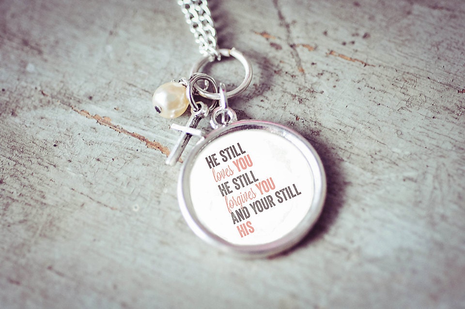 He still loves you 25 mm silver plated pendant