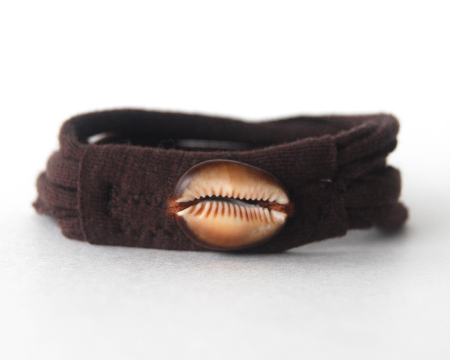 Jersey Bracelet - Armband - Brown Organic Fabric - Hawaiian Cowrie Shell - Eco Friendly