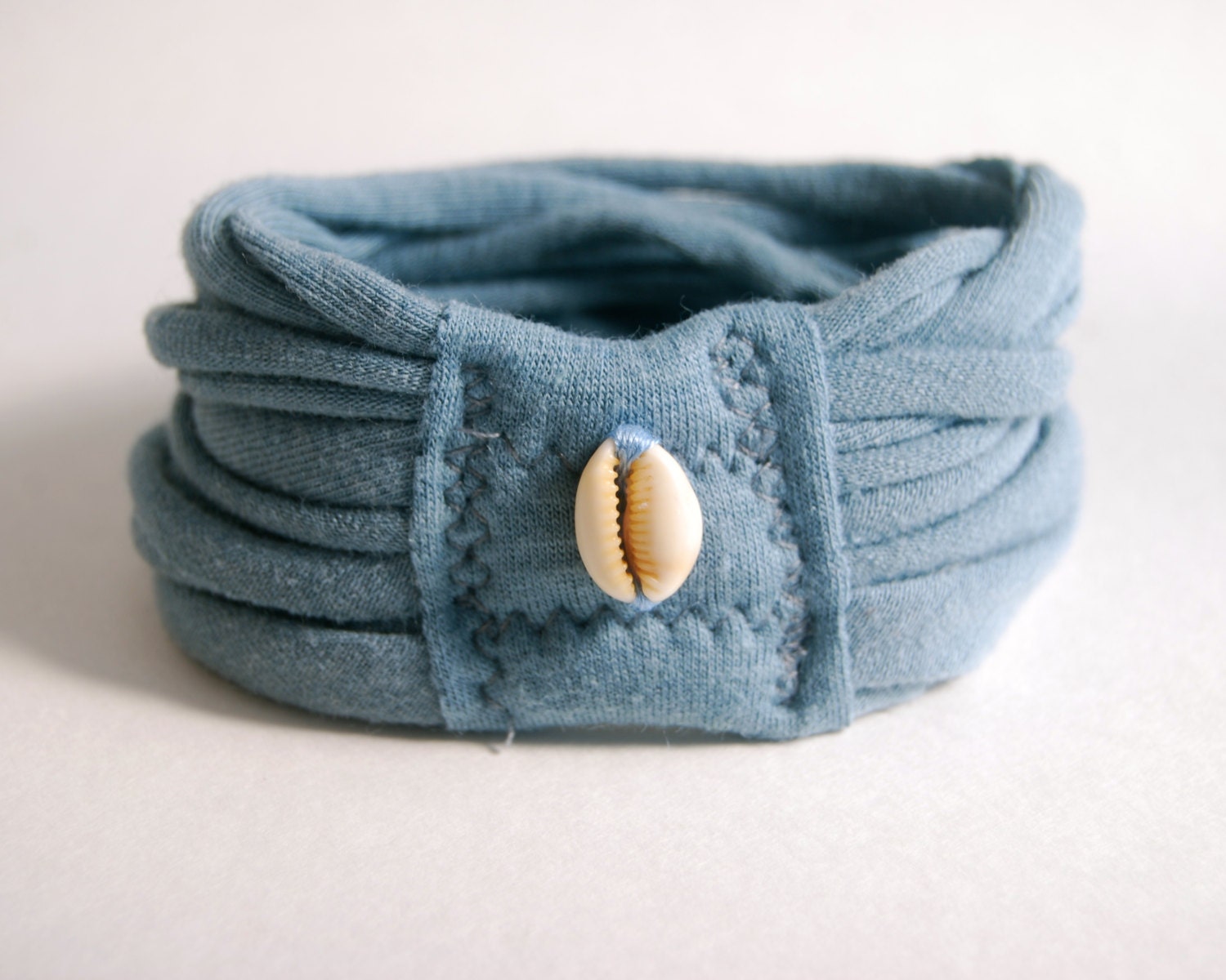 Chunky Bracelet - Armband - Jersey - Pale Blue - Organic Fabric - Hawaiian Cowrie Shell - Eco Friendly