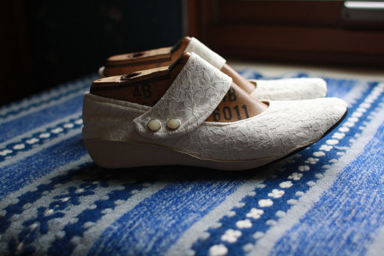Size 6 Average, Ready to Ship, Oval Toe Near Ankle Strap Shoes,  Ivory Satin and Lace, Recycled Rubber Soles