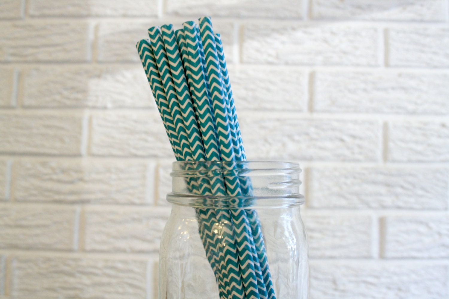 25 chevron paper straws ... choose your color // baby bridal shower decorations // candy dessert buffet table // wedding party decor