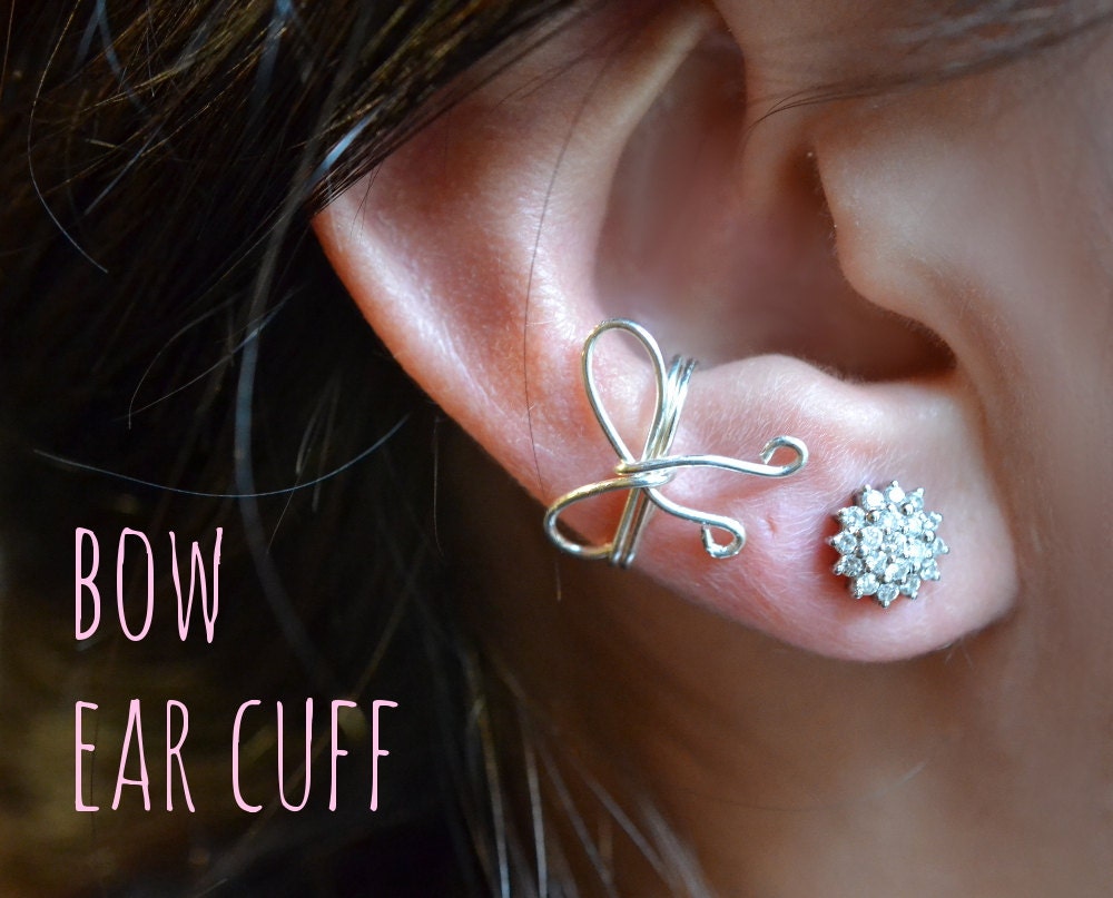 Ear cuff with a sweet bow  - Perfect as a gift for her