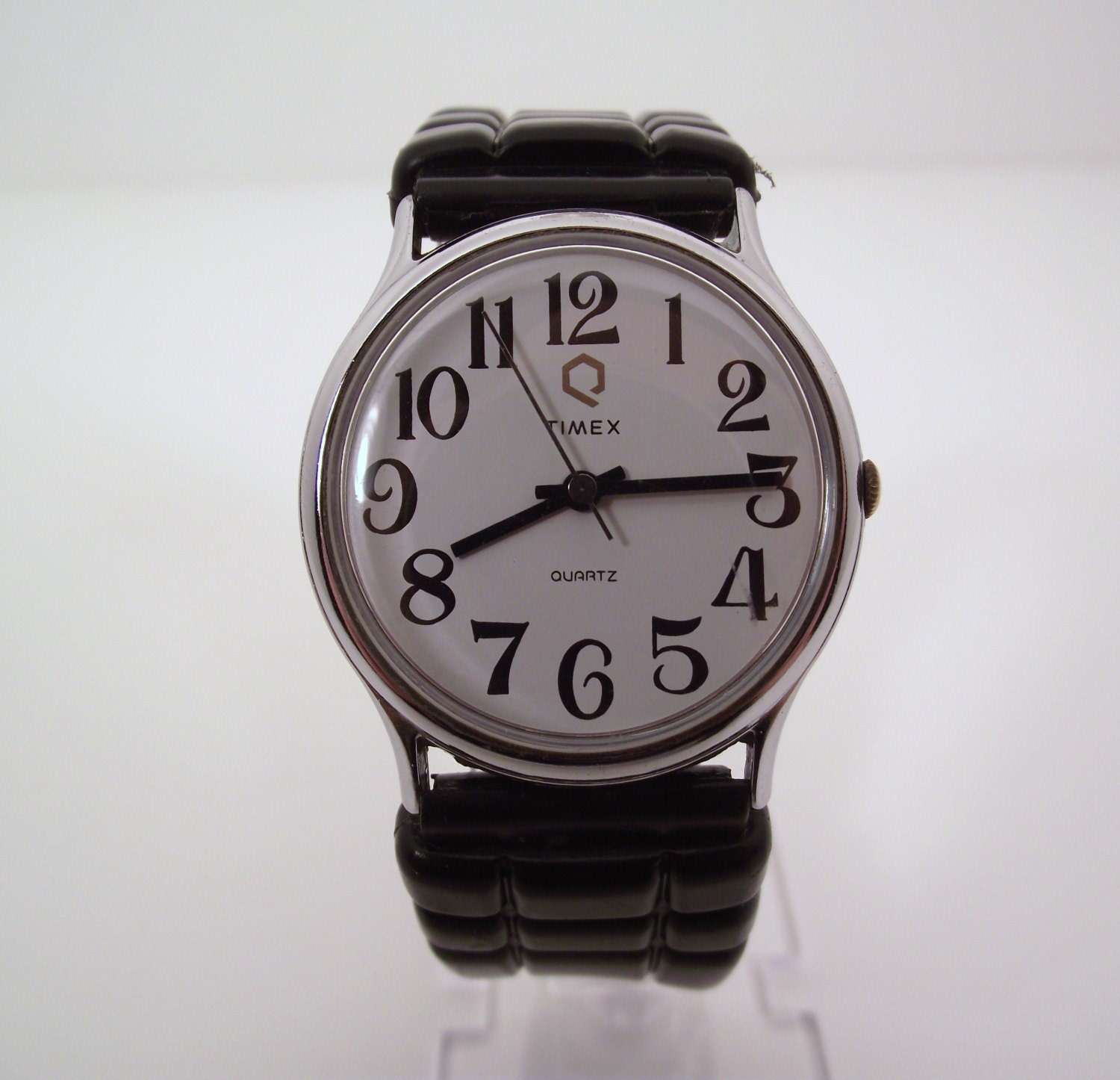 Vintage 1985 Timex Q Quartz Easy Reader Retro Style Men's Watch W/Sweep Second Hand in Silvertone with Black Plastic Band
