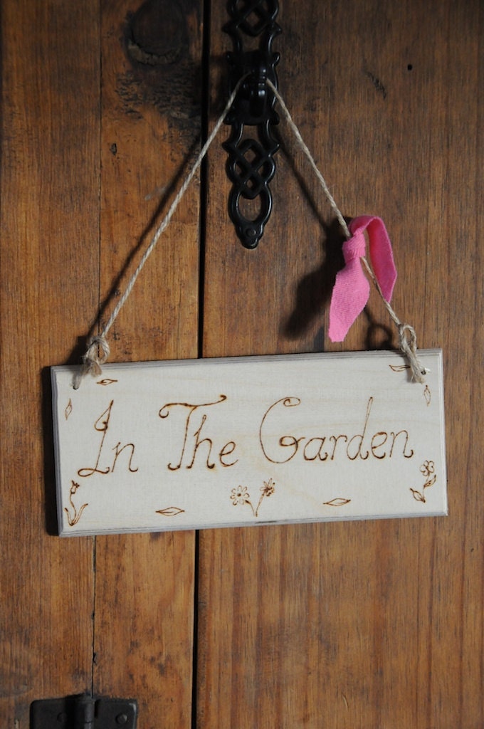 Personalised / Personalized Gift, Gardener's hanging sign Pyrography engraved  In The Garden, shabby chic garden plaque