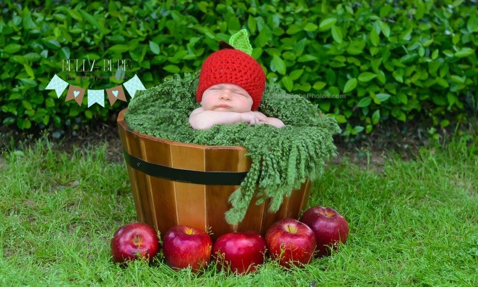Newborn Apple Photo Prop Set - Beanie - Blanket - Made to Order -  0 to 3 months - 3 to 6 months