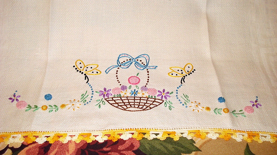 Vintage Crocheted and Embroidered Linen Hand Towel