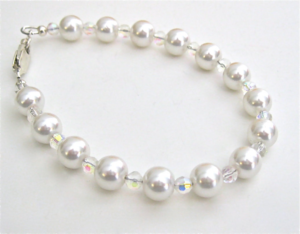 White Pearl Bracelet  Glass and Crystal Beads Bridal Jewelry Bridesmaids Simple Elegant Snow White Wedding