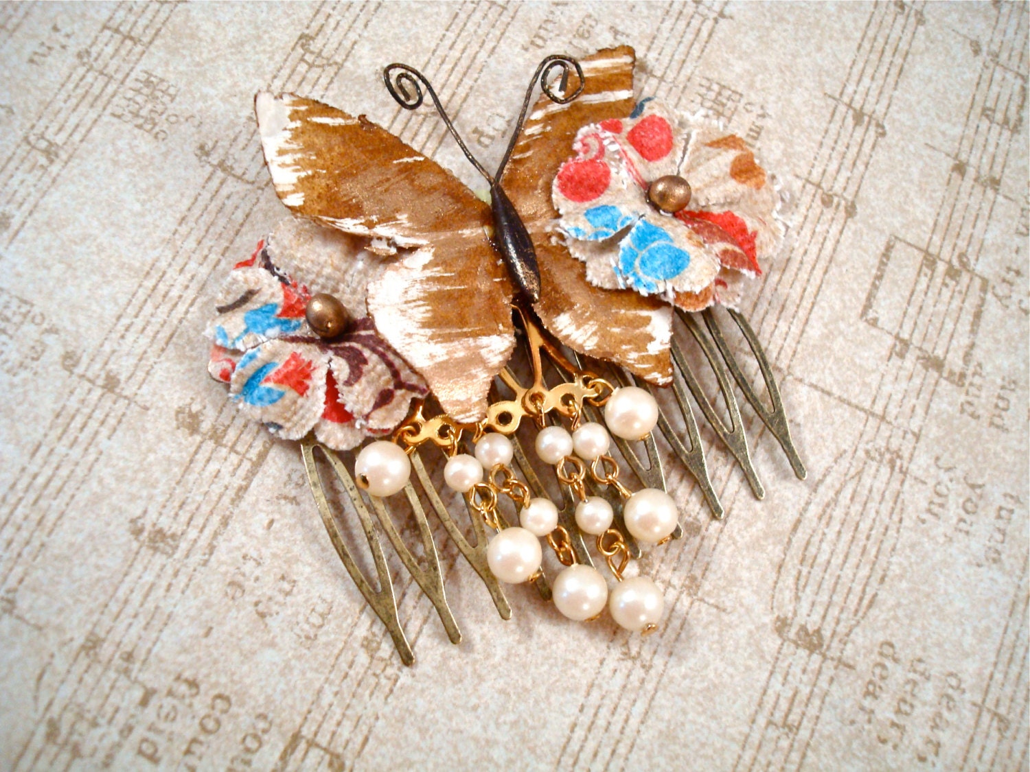 Butterfly Flower Fascinator Hair Comb - Les champs d'or - Vintage Bridal Hair Accessory