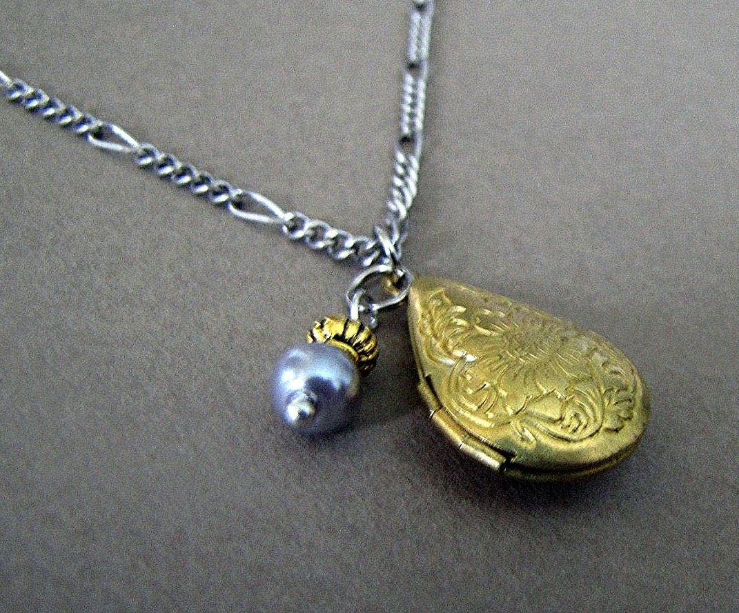Teardrop Locket Victorian Pear Shaped Brass Locket Wedding Bridesmaid Maid of Honor Gifts Wedding Jewelry