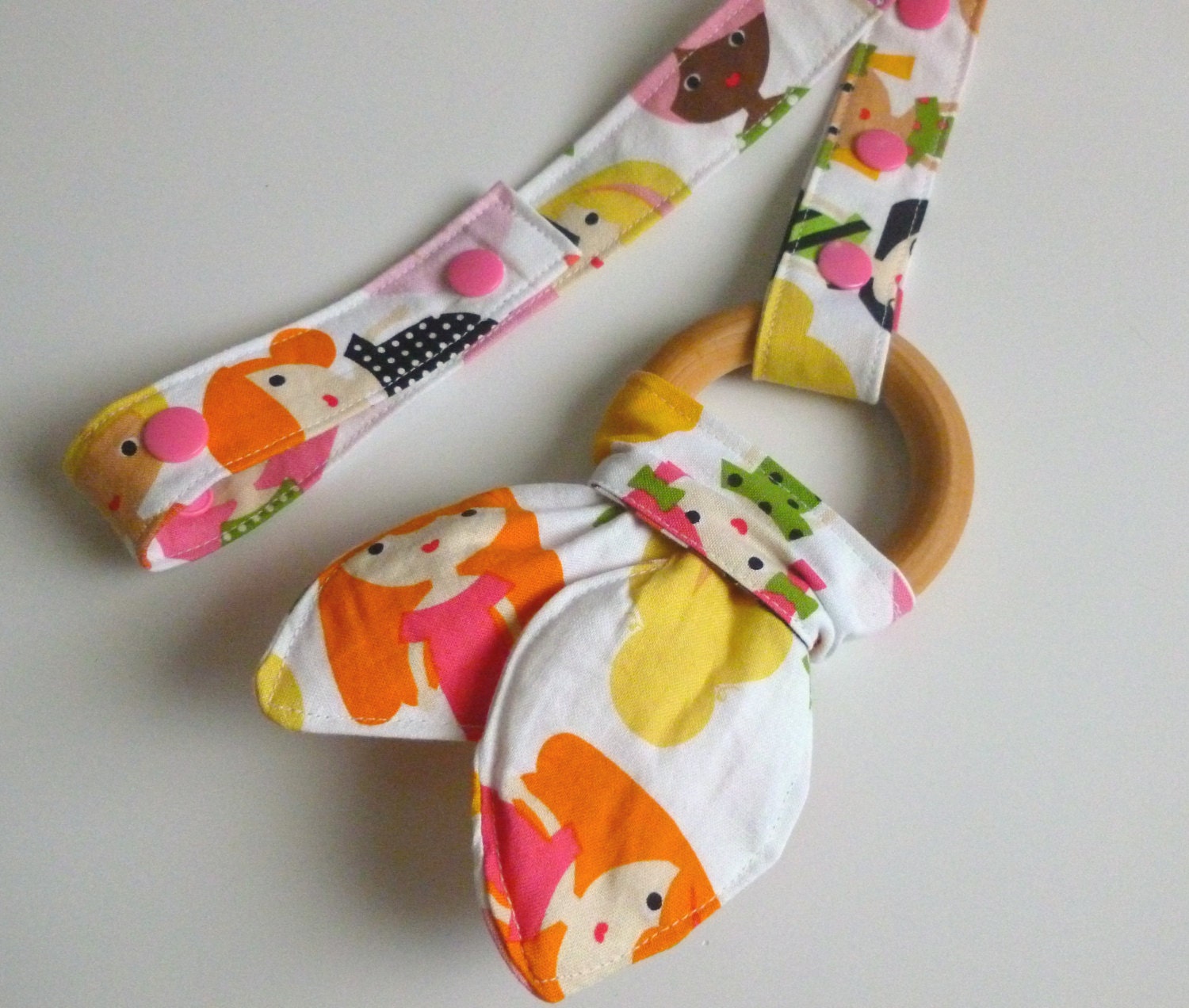 Natural Wooden Crinkle Teething Circle and Toy Tether Combo