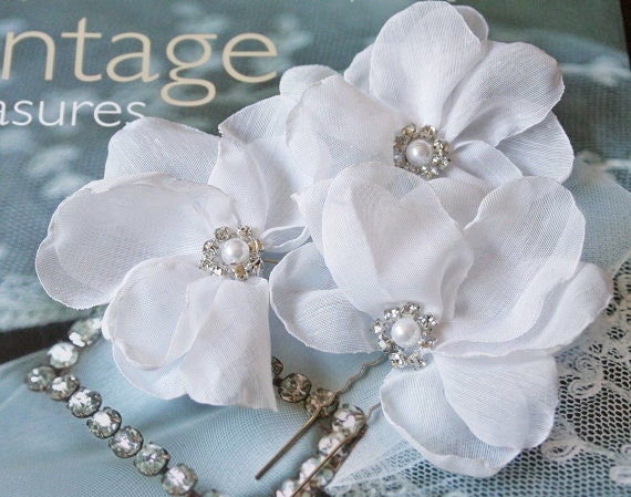 Bridal Flower Hair Accessory, Bridal Hair Pins, White, Flower, Pearl Hair Clip, Wedding Hair Flowers