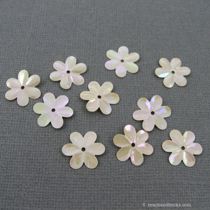 Ivory Flower Sequins (for Stringing Magazine necklace)