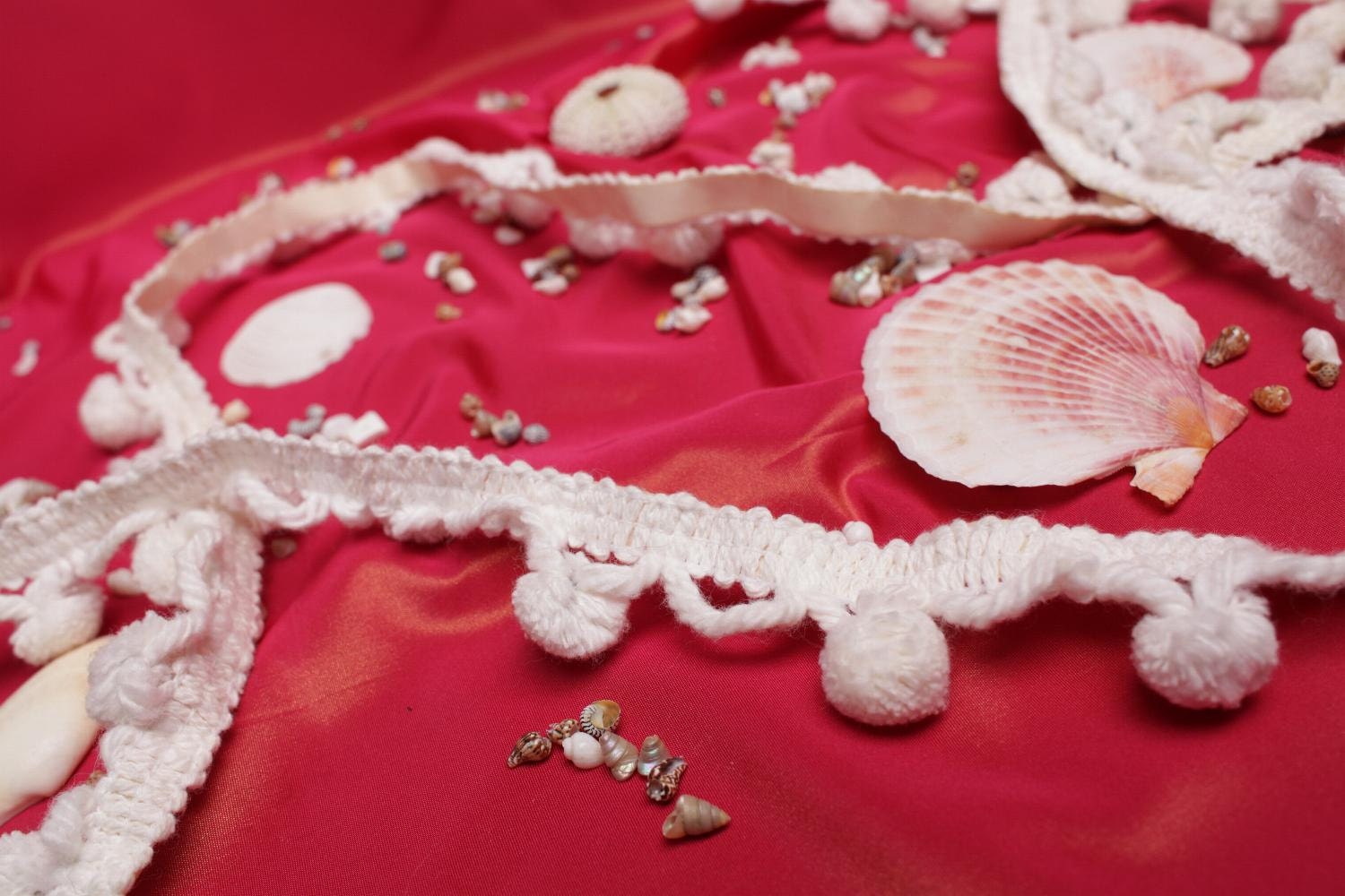 white cotton bobbles fringing pompom trim