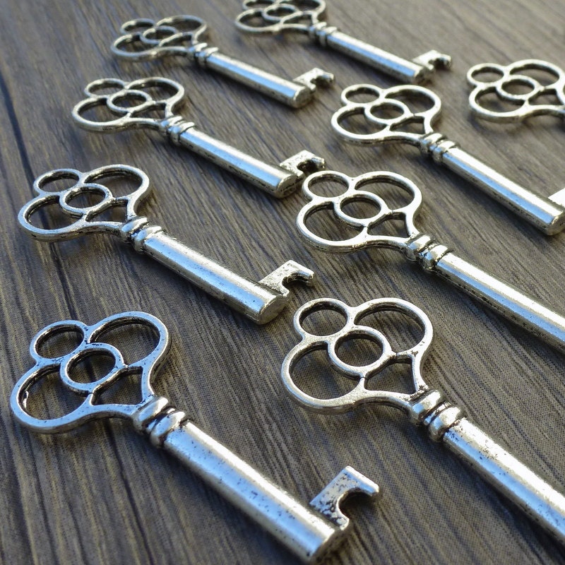 Wholesale Lot 1 pcs Steampunk Victorian wholesale antique silver skeleton key pendant charm necklace Alice in Wonderland 112  jewelry