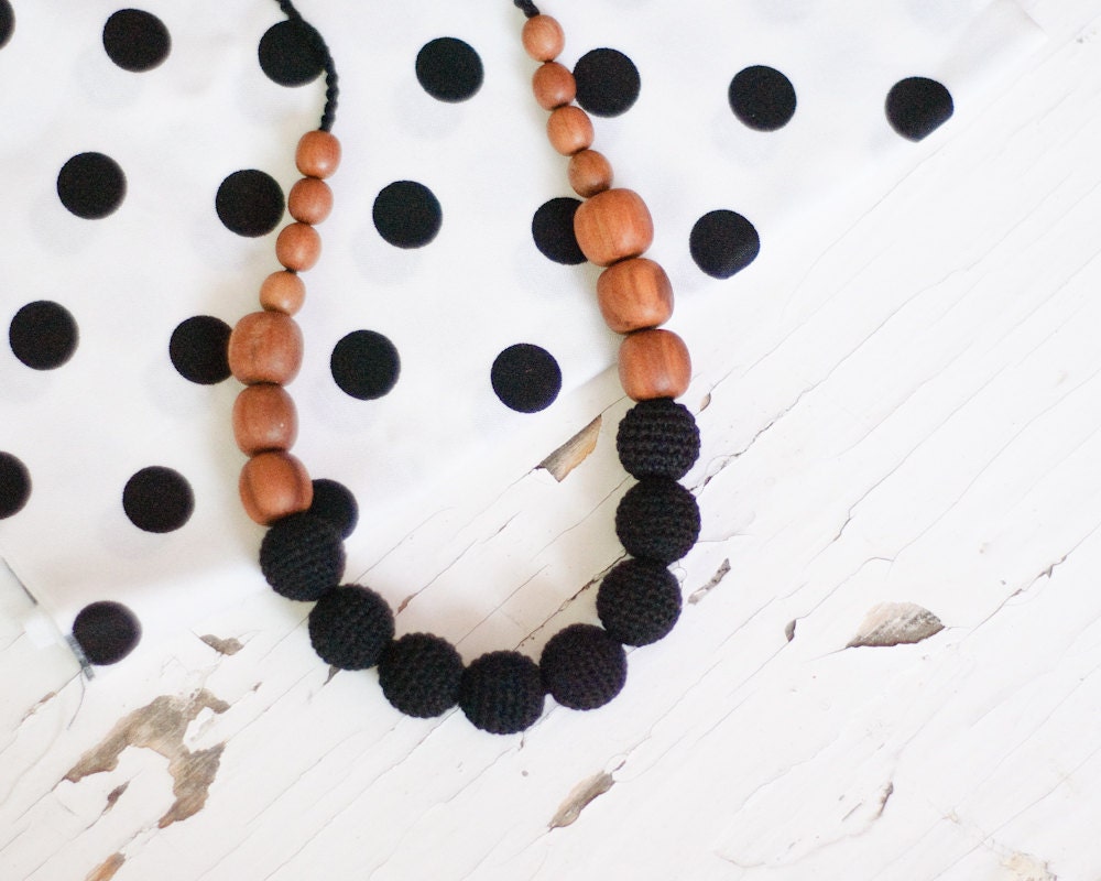Nursing Necklace / Teething necklace for mom to wear / KangarooCare - solid black