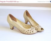 SALE vtg 80s CUT OUT Celery Green leather Heels pastel pumps 5 boho peep toe heels shoes