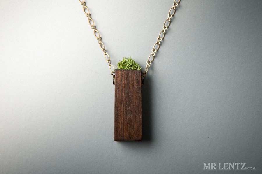 Moss Grass Necklace Green and Natural 002