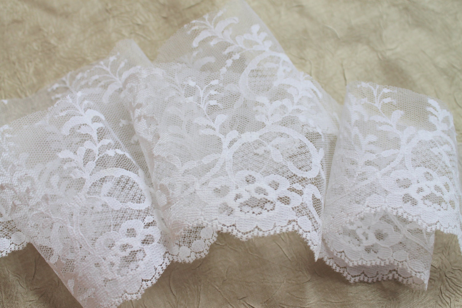 Vintage Trim, Up cycled Trim, White Scalloped Edge Lace Trim, By The Yard