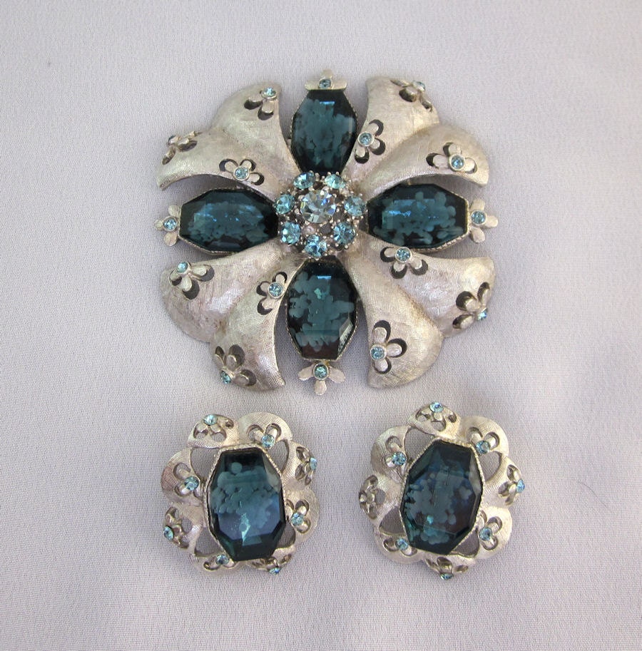 FLORENZA Blue Rhinestone Brooch Earrings Set, Statement Flower Brooch, Vintage Floral Silver Jewelry - JryenDesigns