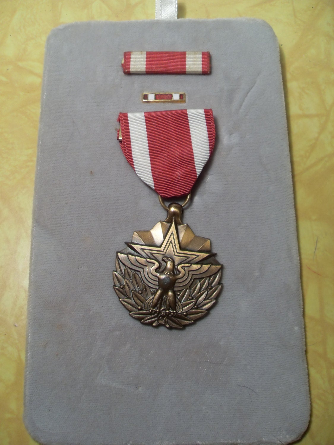 Vintage Vietnam Era Meritorious Service Medal Pin Award