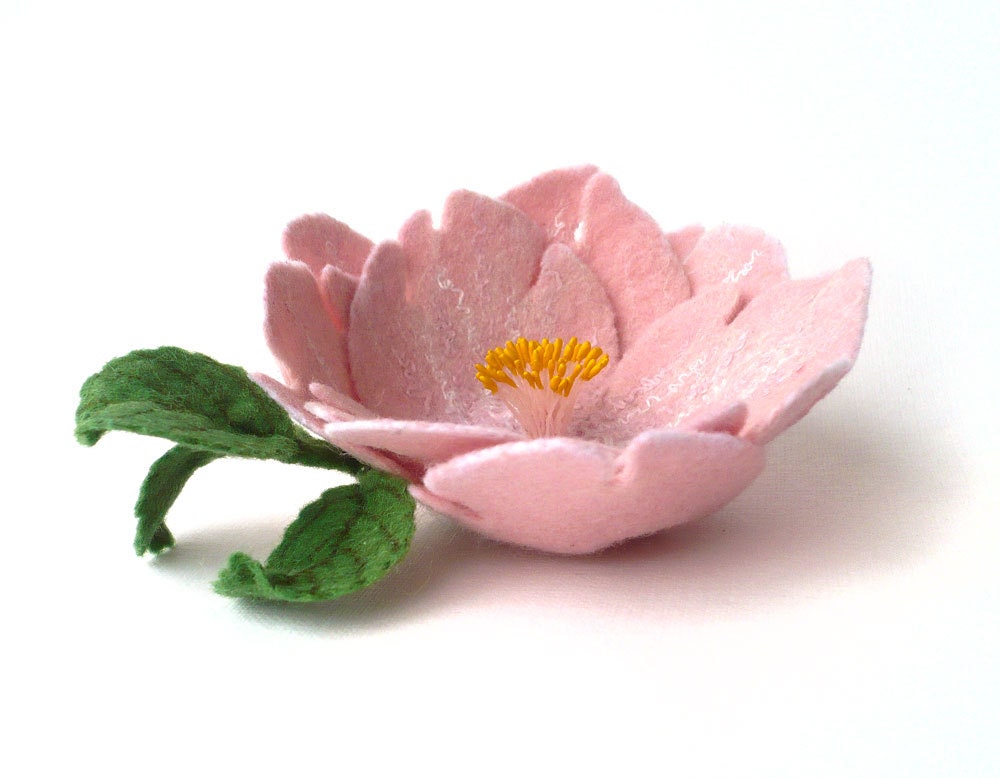 Felted brooch pink flower with green leaves - ready to ship