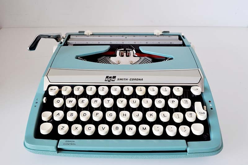 Vintage Typewriter Smith Corona Corsair Deluxe Blue