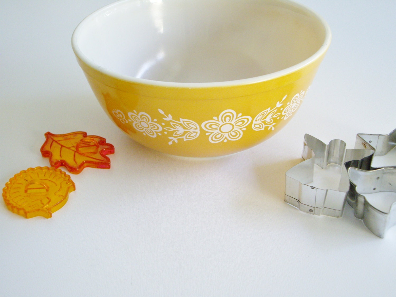Vintage Pyrex Mixing Bowl - Yellow-brown Butterfly Gold 1 Mixing Bowl