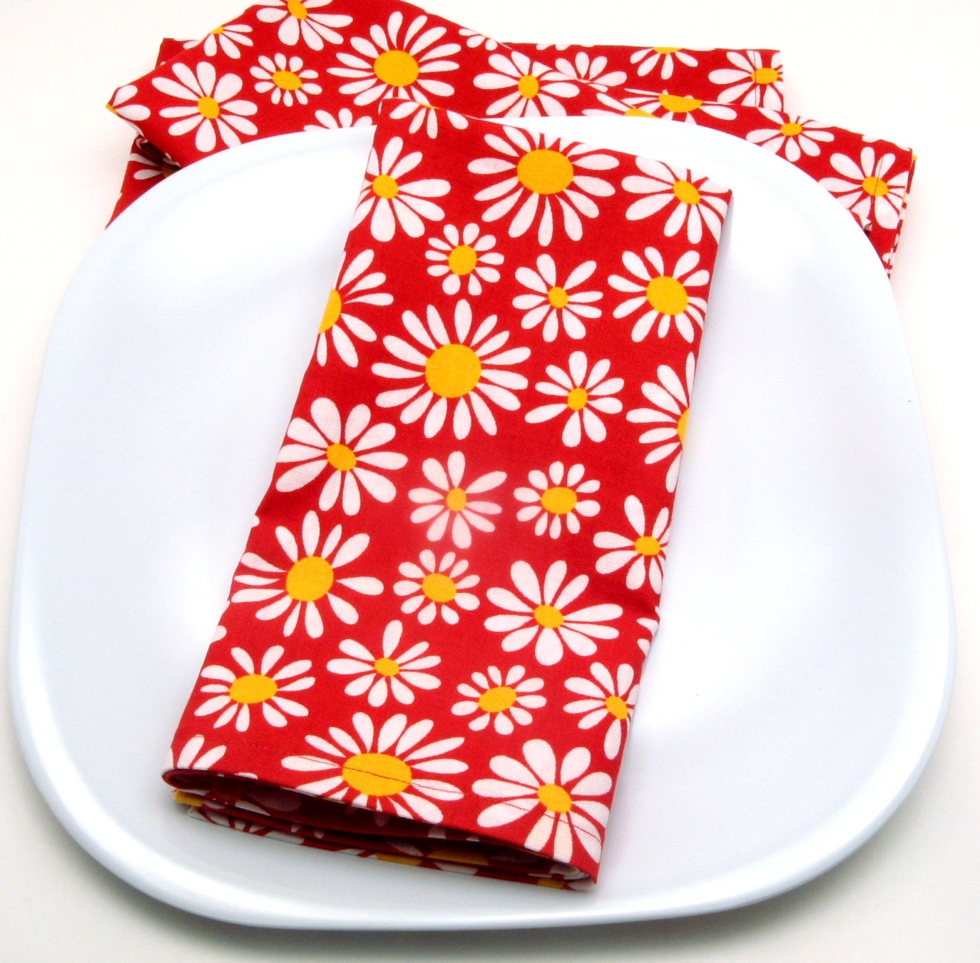 Bright Red Cloth Napkins, White and Yellow Daisies, 18 Inch, Set of Four