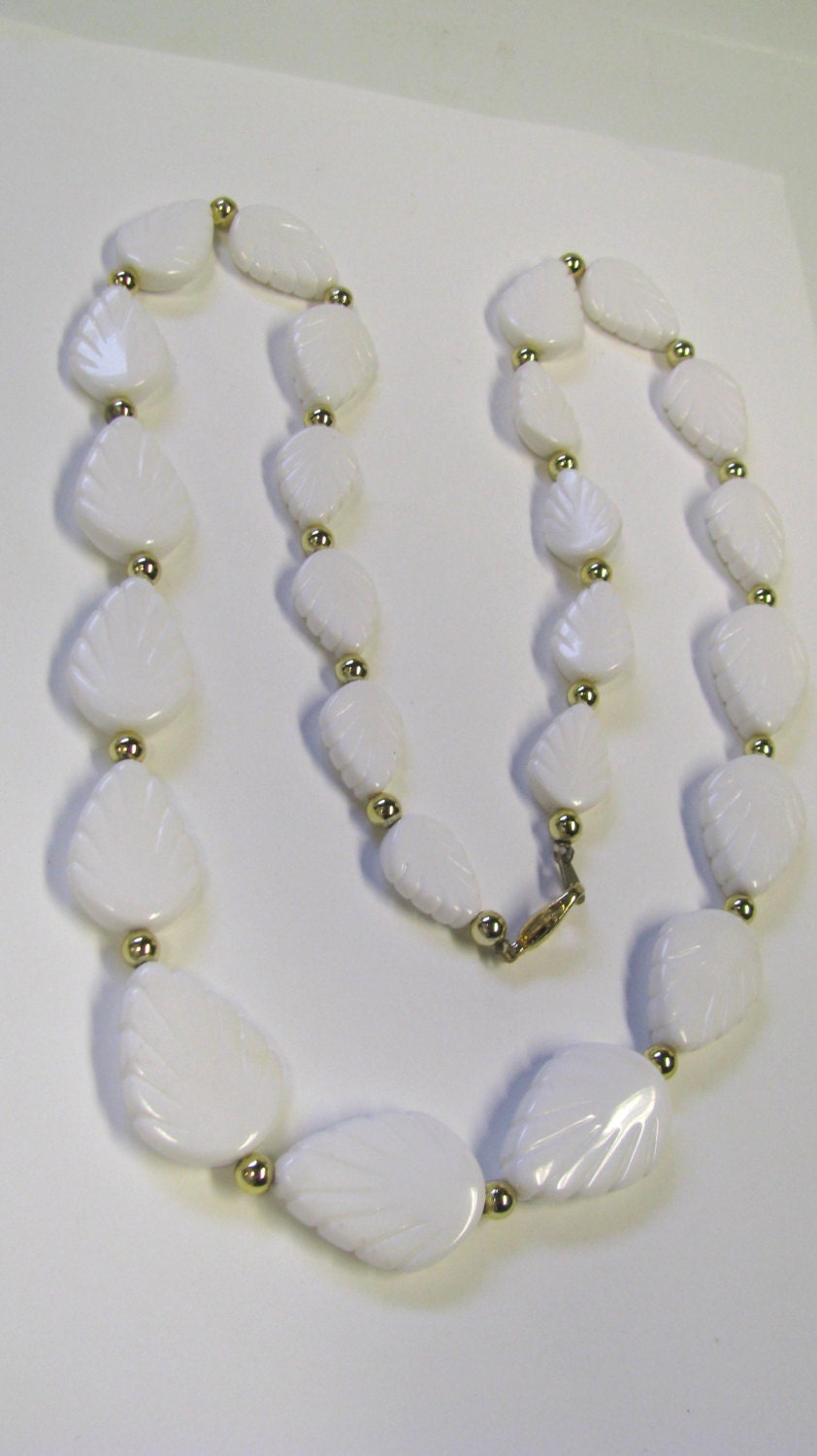 Vintage Retro White Lucite Leaf Beaded Necklace In gold tone metal
