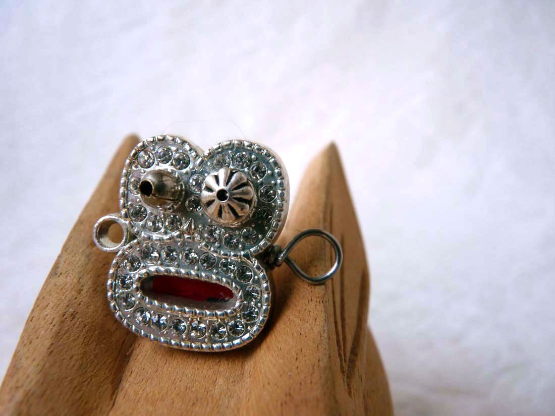 Monkey king bling  ring, emoticon face in rhinestones cocktail novelty ring
