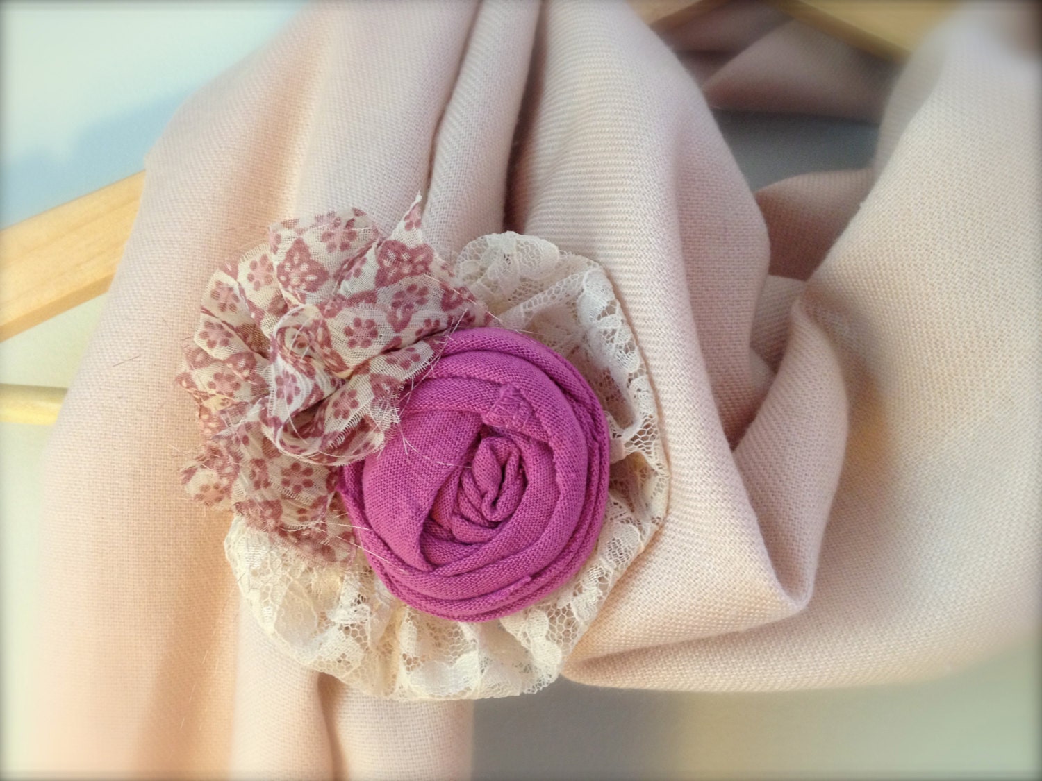 Pink & Lace Women's Brooch