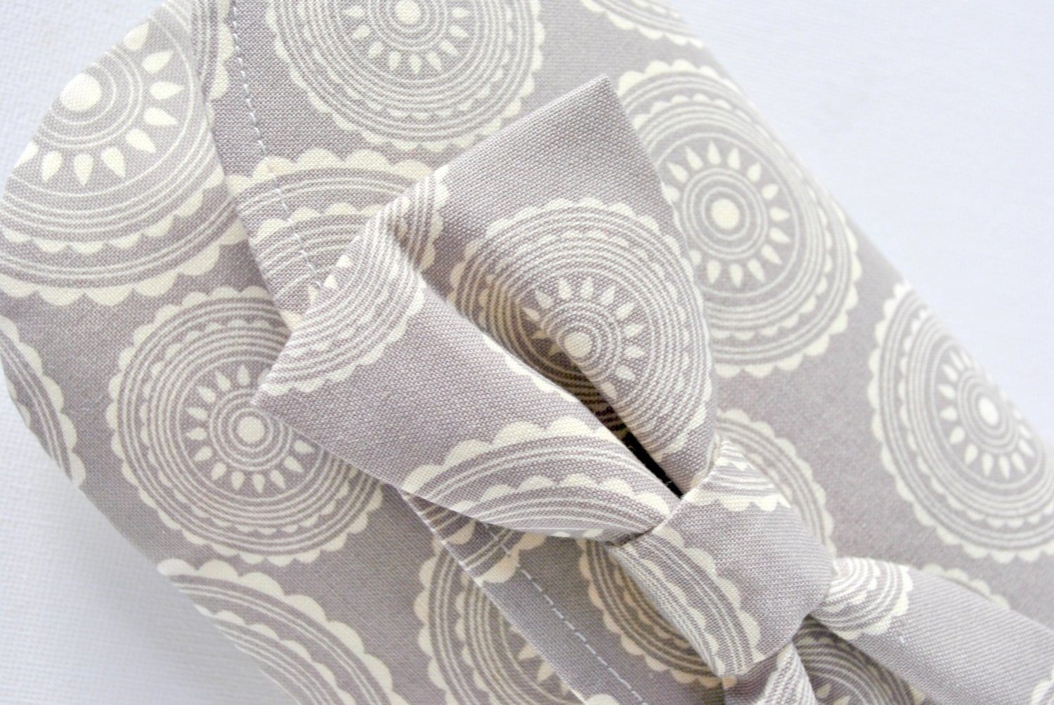 Clutch purse bag: Doily intricate circle print in brown and cream with bow.