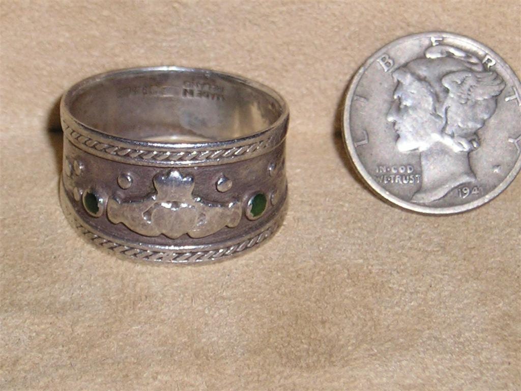 Vintage Sterling Silver Claddagh Fede Ring With Irish Hands & Heart Green Stones 1940's Size 8 1/2 Signed Made In Ireland  Jewelry 3095