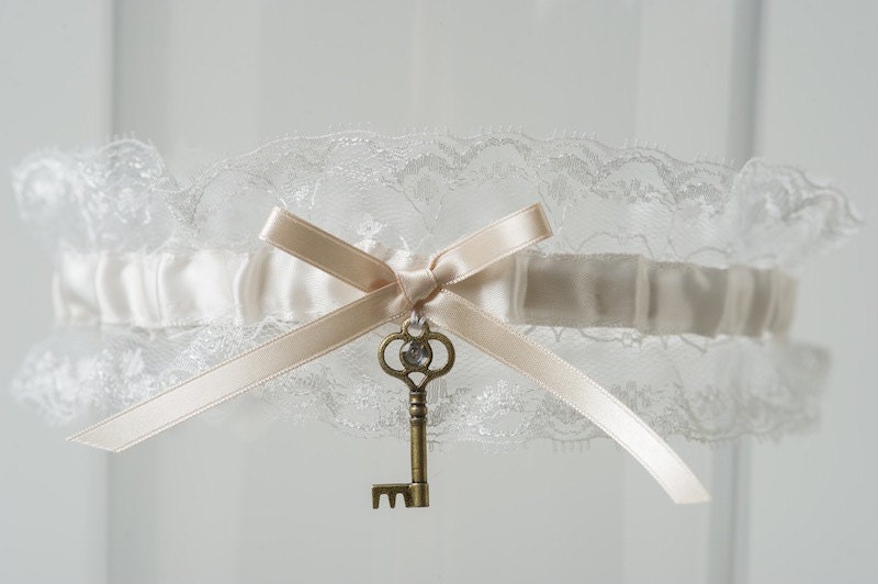 Wedding Garter Vintage Lace Skeleton Key Ivory Bridal Garter "Priscilla"