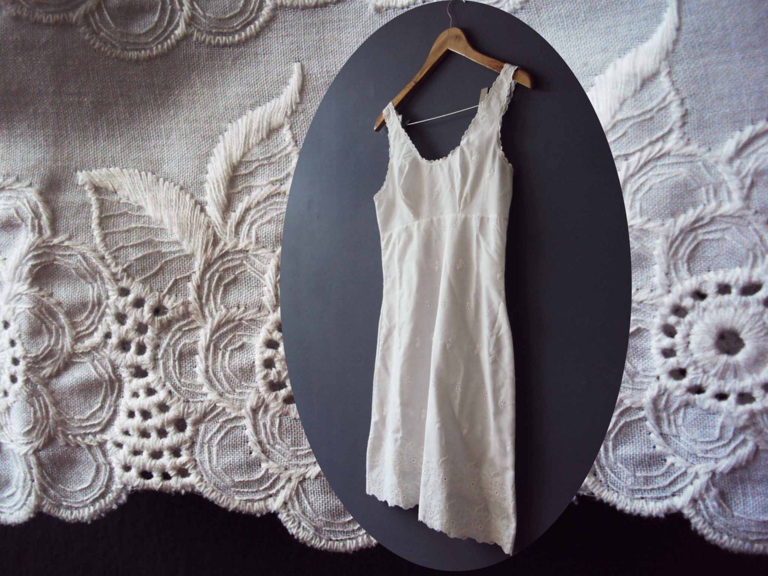 Vintage 70s White Cotton Broderie Anglaise Short Petticote Slip Small