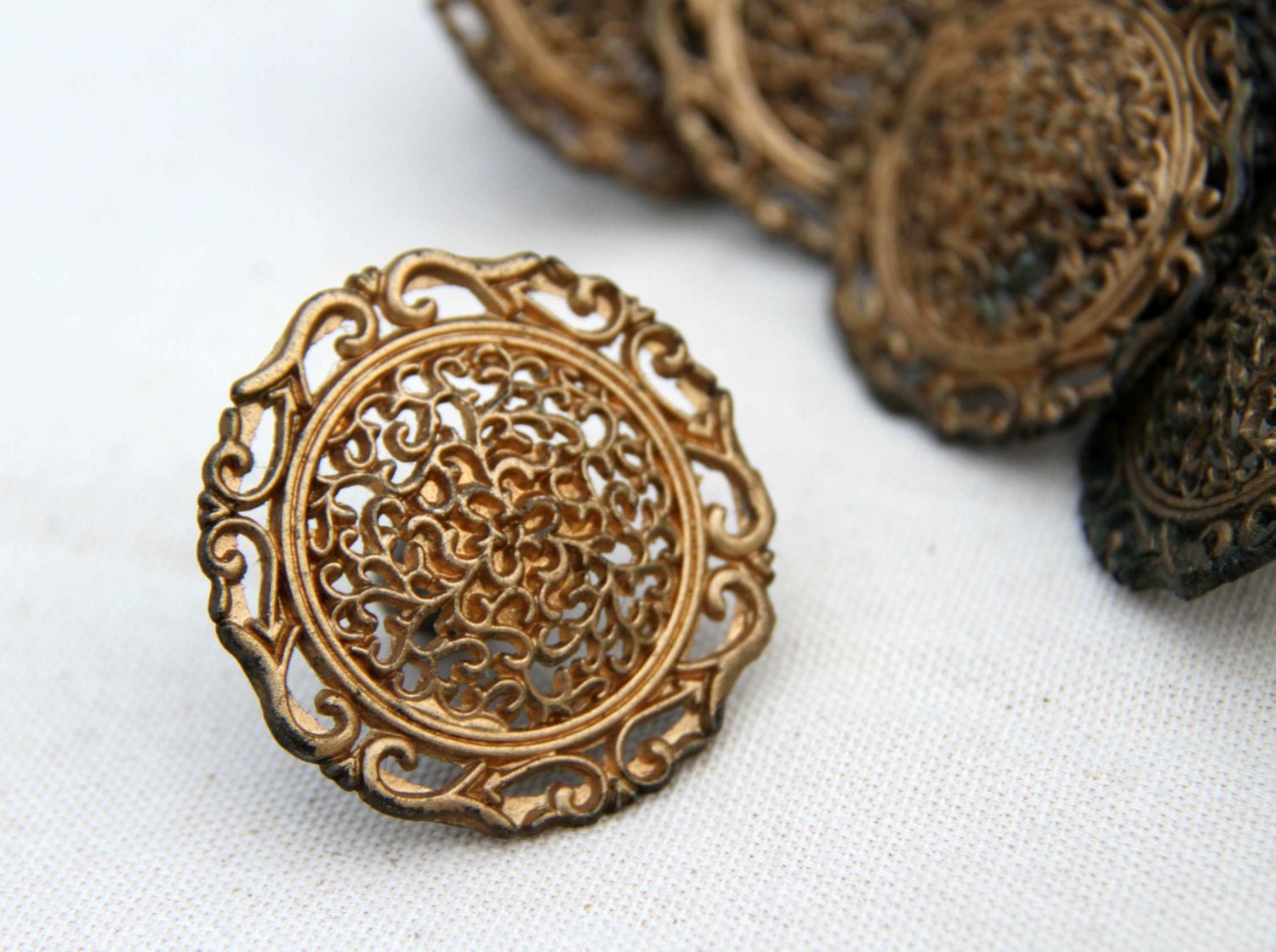 Ornate drawer pull knobs (set of 11) / Gold coloured vintage drawer pulls / ornate drawer hardware