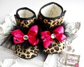 Leopard baby girl boots handcrafted with  bow and black feathers/crib baby booties
