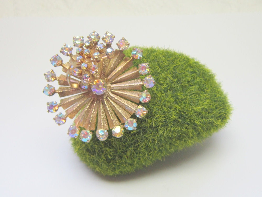 Dazzling Sunburst  Pin Brooch Sunburst Stars Flower AB Mid Century Pin Brooch Dimensional Abstract Mad Men