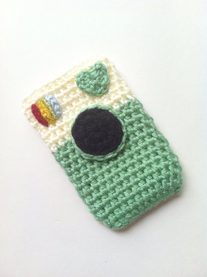 Crochet iPhone camera cozy - mint green & off white 
