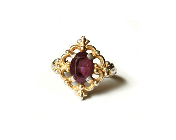 Book Piece 70s Avon Venetian Lace Ring Simulated Purple Amethyst Size 3