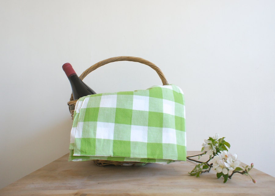 Vintage French Tablecloth // Green and White Checkered // picnic // summer trends // french country home decor // mothers day // lime citrus - FrenchAtticFinds