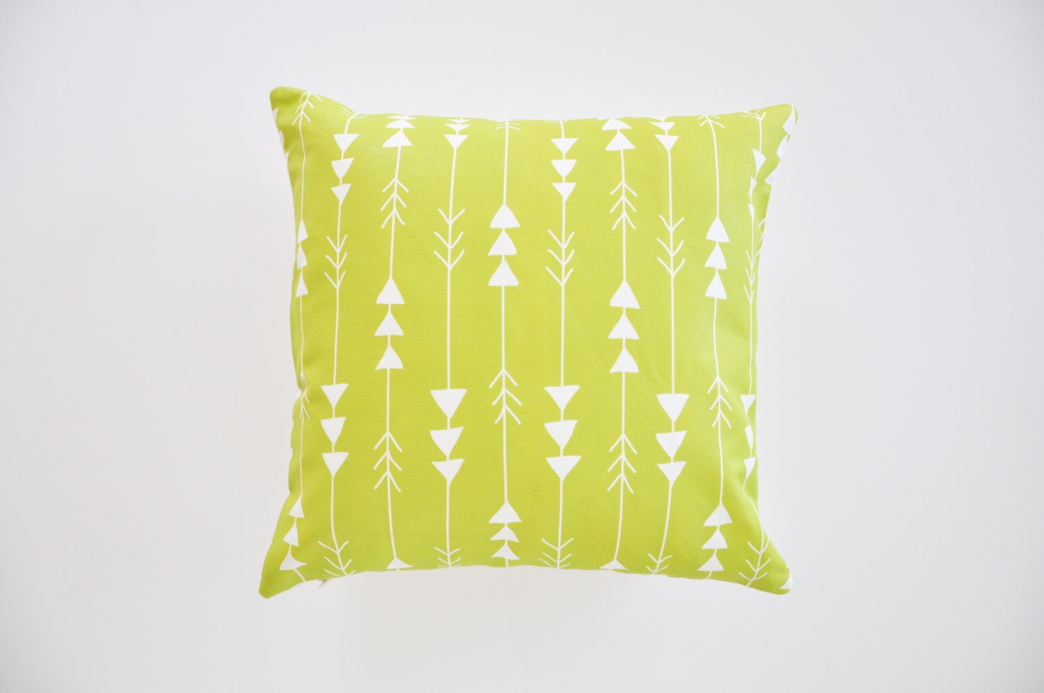 Green Pillow Cover - Arrow Pattern - 16x16
