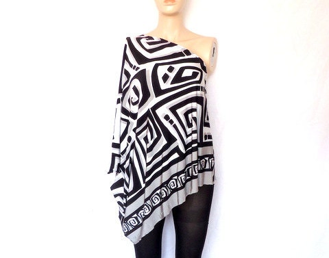One Shoulder Blouse,womens Black White tank top in jersey,GEOMETRIC PATTERN,Asymmetrical Tank Top,Oversized.