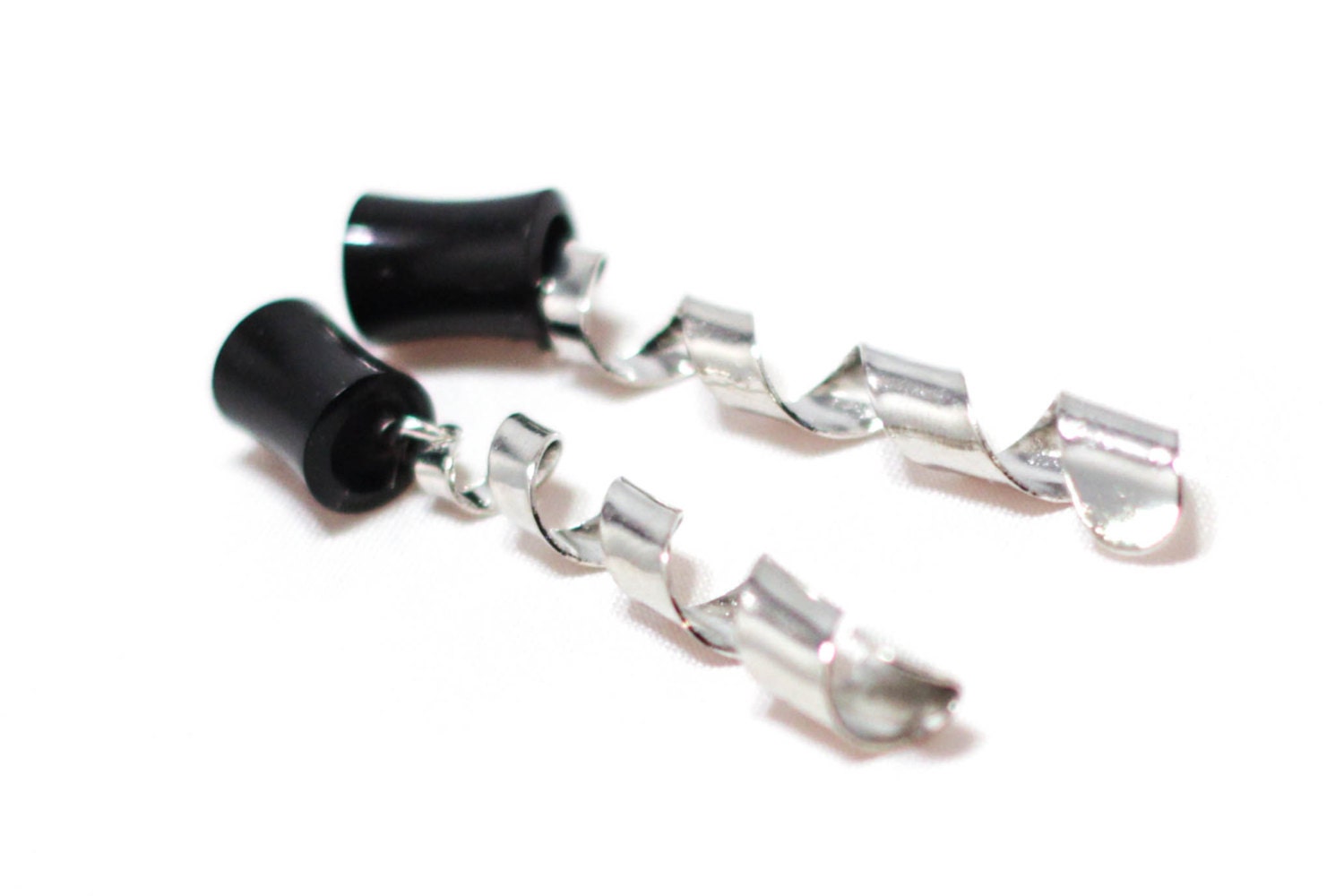 4g-5/8" Silver Spiral Dangle Tunnel Plugs