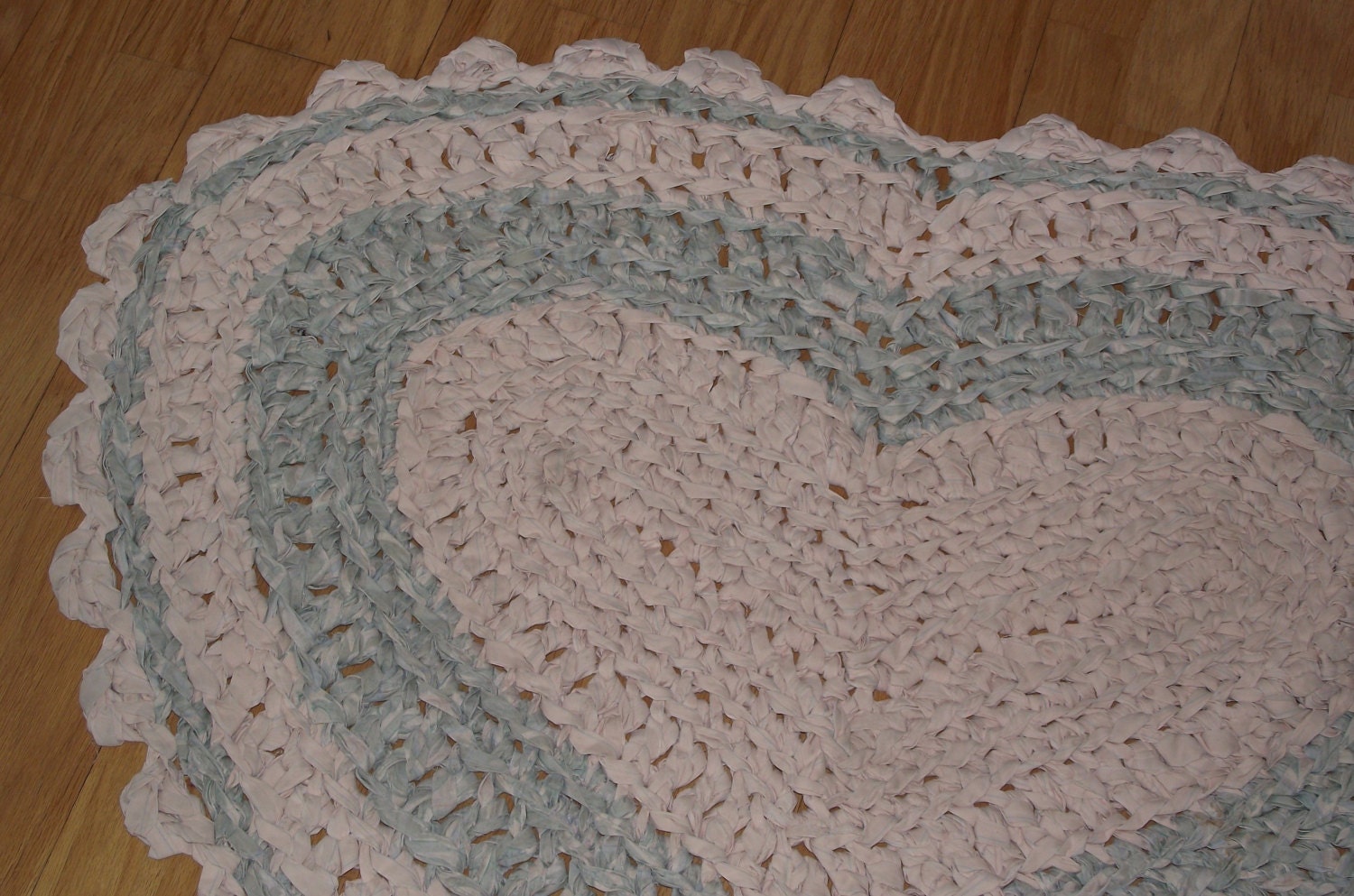 Vintage Rag rug handmade large heart shape 44 X 35" pinks blues