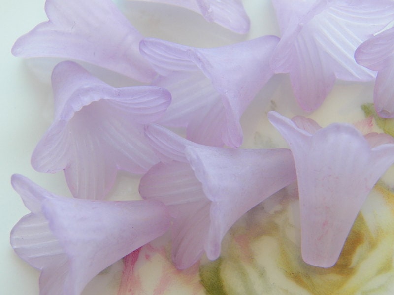 21mm Frosted Light Lavender Acrylic Long Elegant Trumpet Flower Beads, 8 PC (C16)