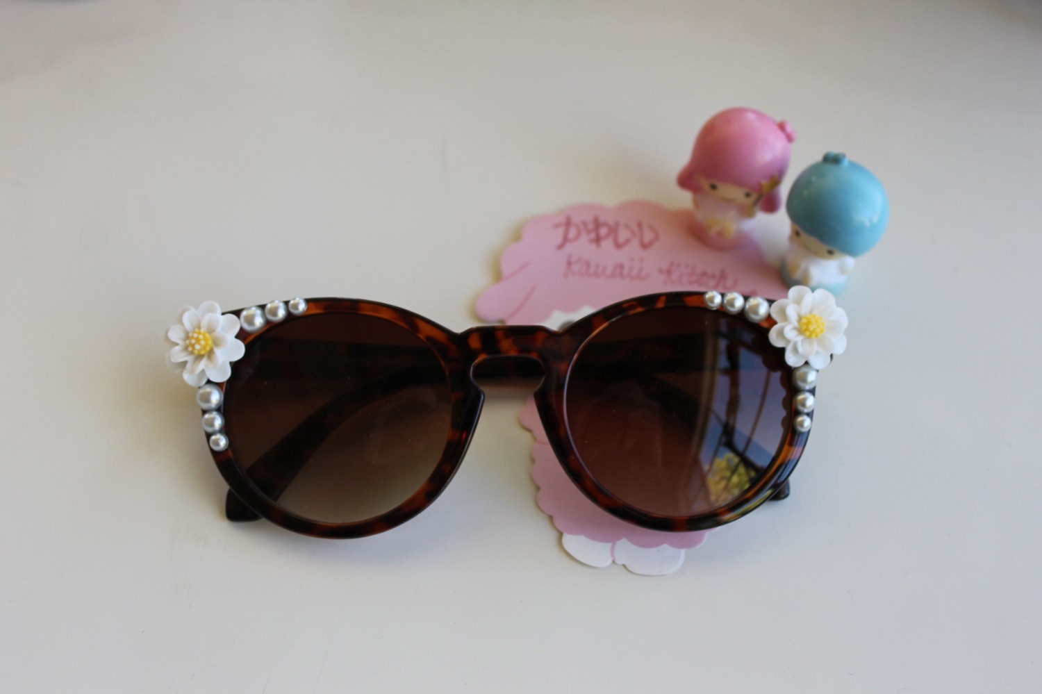 Retro Oversize Daisy Tortoise Keyhole Sunglasses